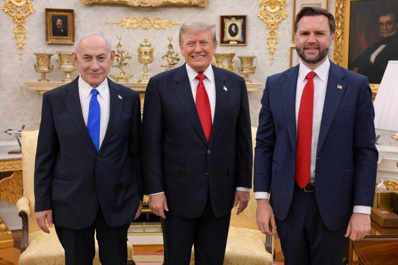 Trump, Netanyahu ile Beyaz Saray'da bir araya geldi - Resim : 2
