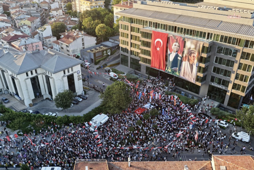 Sinem Dedetaş'ın gözaltına alınması protesto edildi - Resim : 1