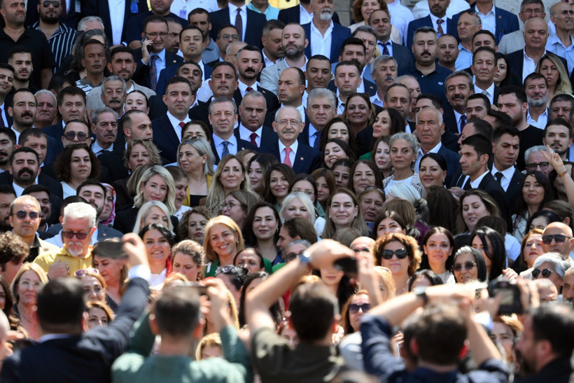 Kılı&ccedil;daroğlu &uuml;&ccedil; yıl sonra CHP Grubu'nda: 'Yolsuzun yanında durulmaz' - Resim : 1