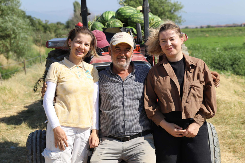 Üniversiteyi bitirdiler, masa başını değil ata toprağını seçtiler - Resim : 3