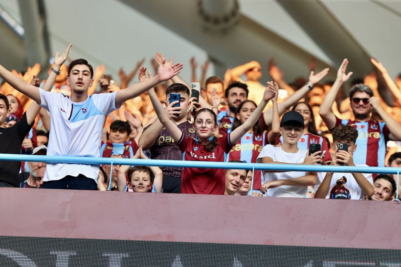 Salah'a unutulmaz tören: "Kupalar kazandırmak için buradayım" - Resim: 32