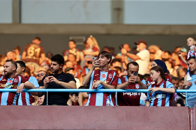 Salah'a unutulmaz tören: "Kupalar kazandırmak için buradayım" - Resim: 34