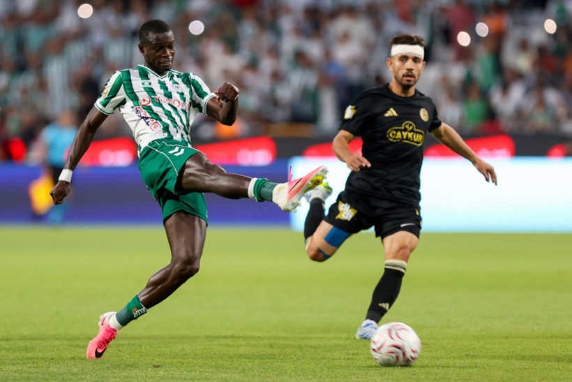 Çaykur Rizespor, Konya'da 90+7'de kazandı: 0-1 - Resim : 1
