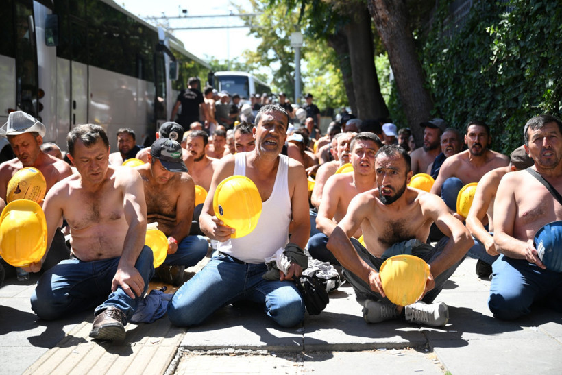 Madenci kapıda para kilitli kasada - Resim : 2