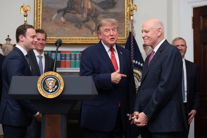 Trump'ın elindeki makyaj tartışma fitilini ateşledi - Resim : 1