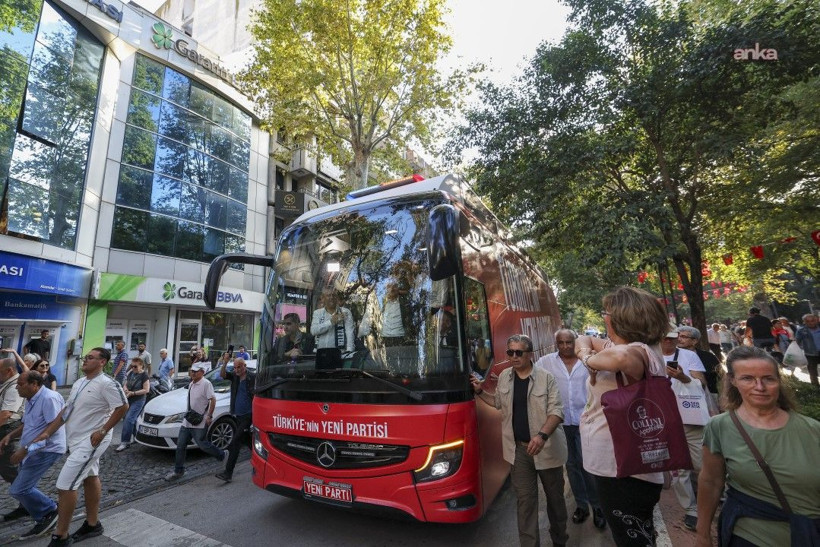 Özgür Özel: Teyzem sayesinde bu otobüs artık partinin seçim otobüsü - Resim: 3