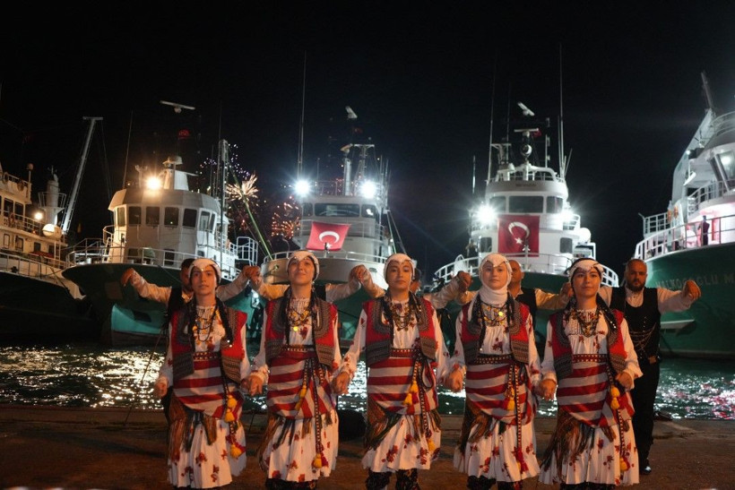 Karadenizli balıkçılar 'vira bismillah' dedi - Resim: 8