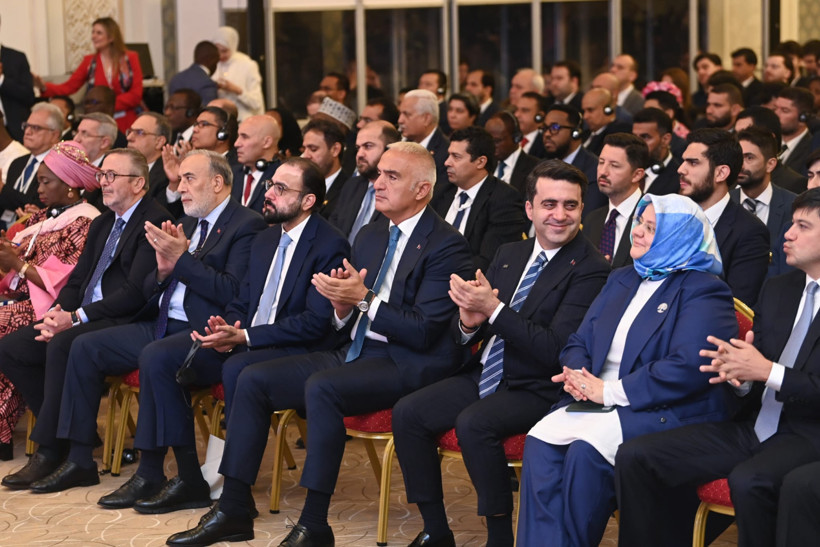 Bakan Ersoy: İslamofobiye karşı en güçlü araçlardan biri dil ve kültürdür - Resim : 4