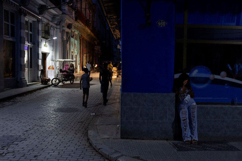 ABD bir ülkeyi karanlığa gömdü: Küba'da 9,4 milyon kişi elektriksiz kaldı - Resim: 7