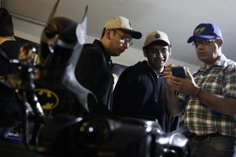 Batman sinyali gökyüzünü aydınlattı - Resim: 9