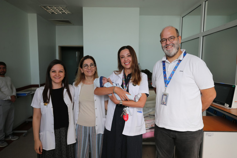 350 gram doğmuştu... R&uuml;zgar bebek 240 g&uuml;n sonra başardı - Resim : 1