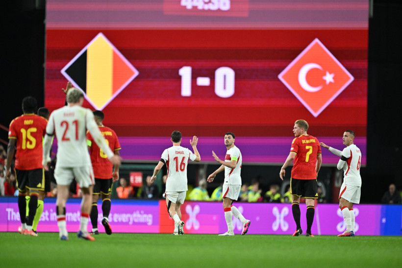Yazarlardan TFF ve Montella tepkisi: Bodrum’daki villaları Montella'ya verin hepiniz istifa edin! - Resim : 5