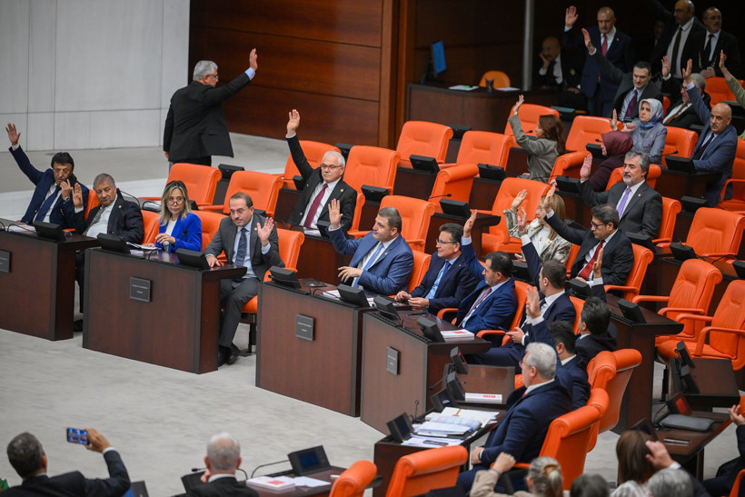 “Fon skandalı araştırılsın” önergesi AKP ve MHP oylarıyla reddedildi - Resim : 1