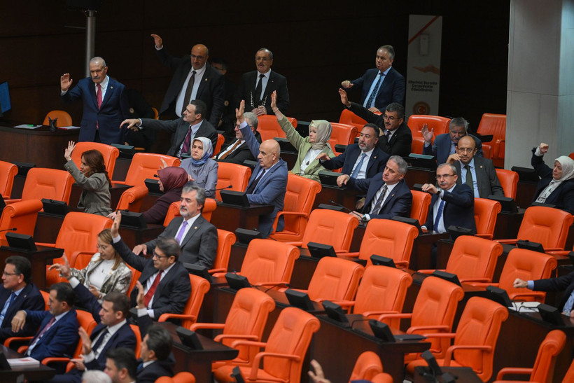 “Fon skandalı araştırılsın” önergesi AKP ve MHP oylarıyla reddedildi - Resim : 4