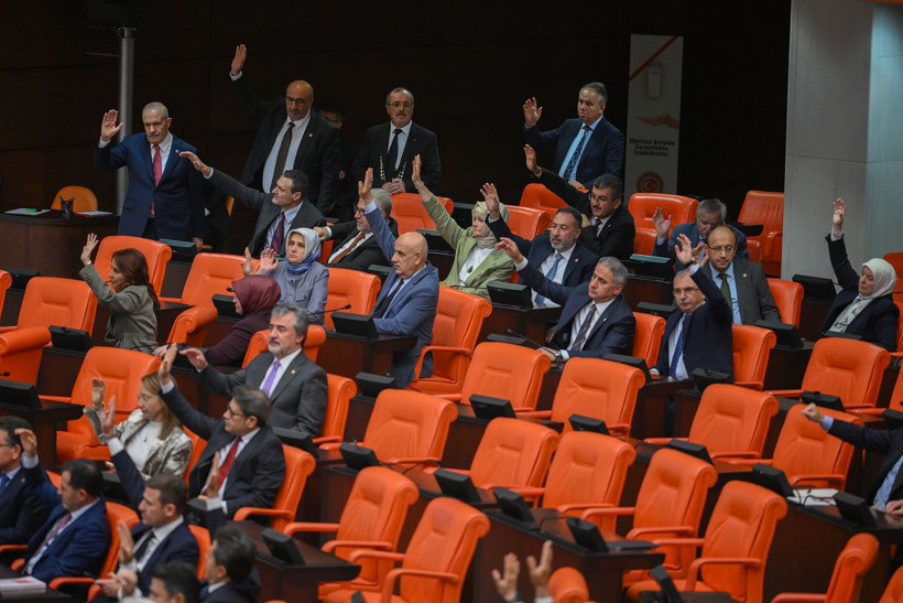 “Fon skandalı araştırılsın” önergesi AKP ve MHP oylarıyla reddedildi - Resim : 3