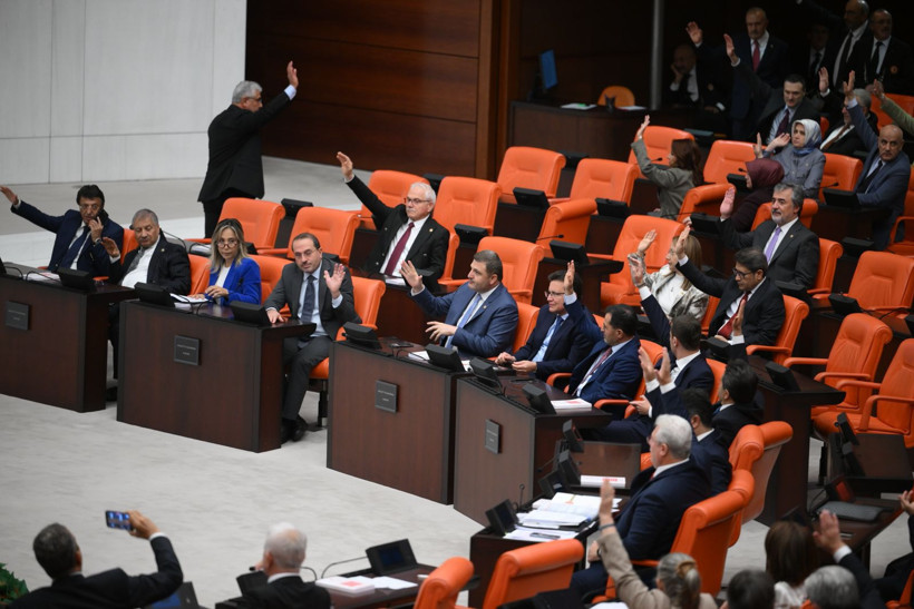 “Fon skandalı araştırılsın” önergesi AKP ve MHP oylarıyla reddedildi - Resim : 2