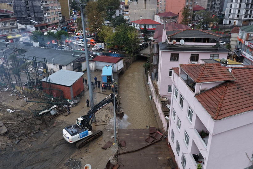 Ayazağa’da riskli yapıların yıkımına başlandı - Resim : 9