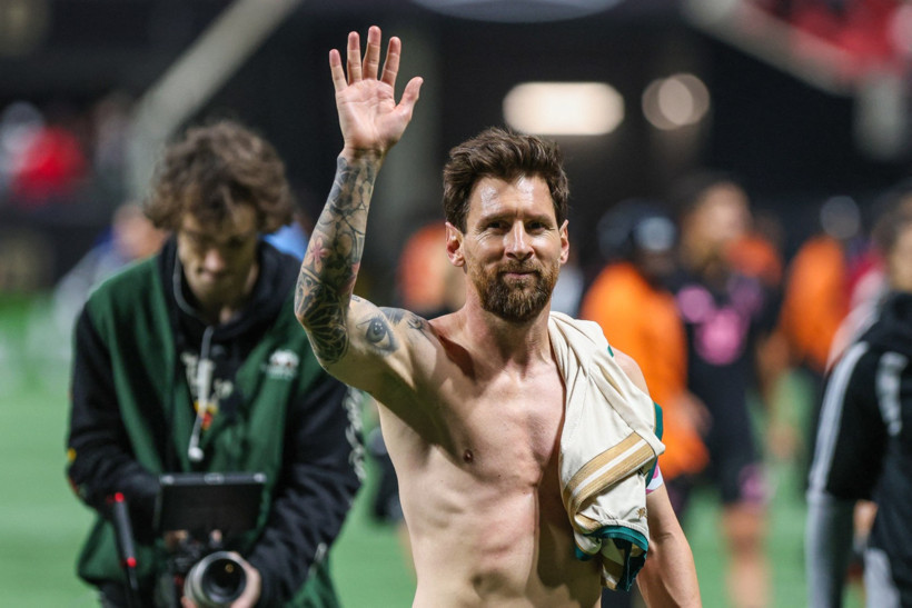 4 dakikada 2 gol atan Messi aklımızla alay ediyor. Rakipleri yetmedi takım arkadaşını da çalımladı - Resim : 2