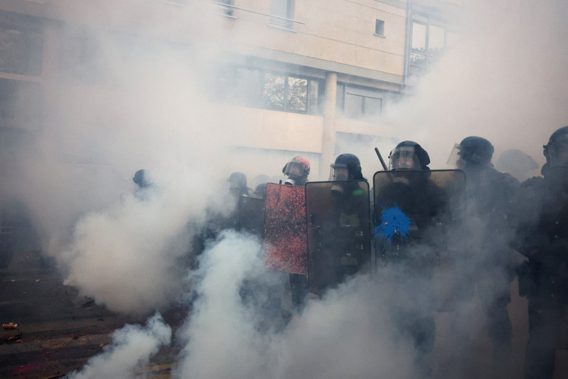 Fransa'da kaos. 410 bin kişinin katıldığı eylemlerden çarpıcı fotoğraflar - Resim : 8