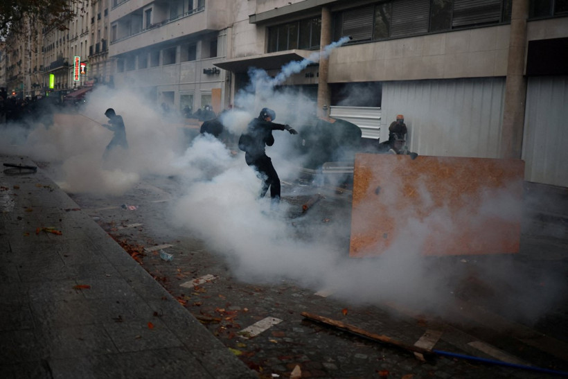 Fransa'da kaos. 410 bin kişinin katıldığı eylemlerden çarpıcı fotoğraflar - Resim : 13
