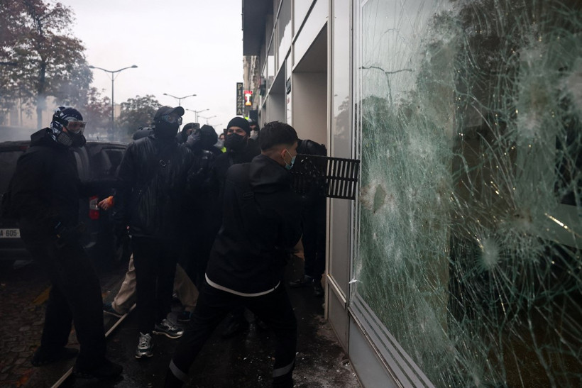 Fransa'da kaos. 410 bin kişinin katıldığı eylemlerden çarpıcı fotoğraflar - Resim : 15