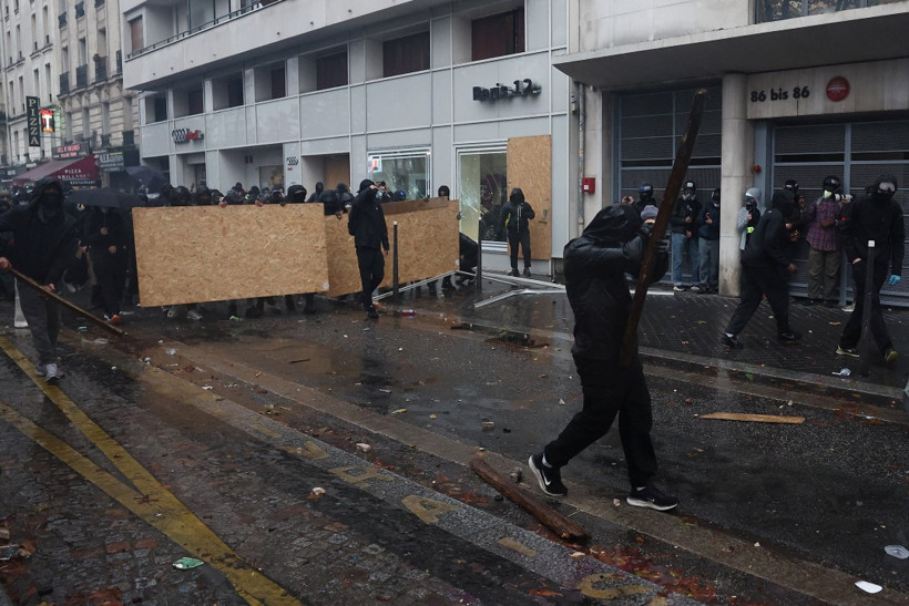 Fransa'da kaos. 410 bin kişinin katıldığı eylemlerden çarpıcı fotoğraflar - Resim : 11
