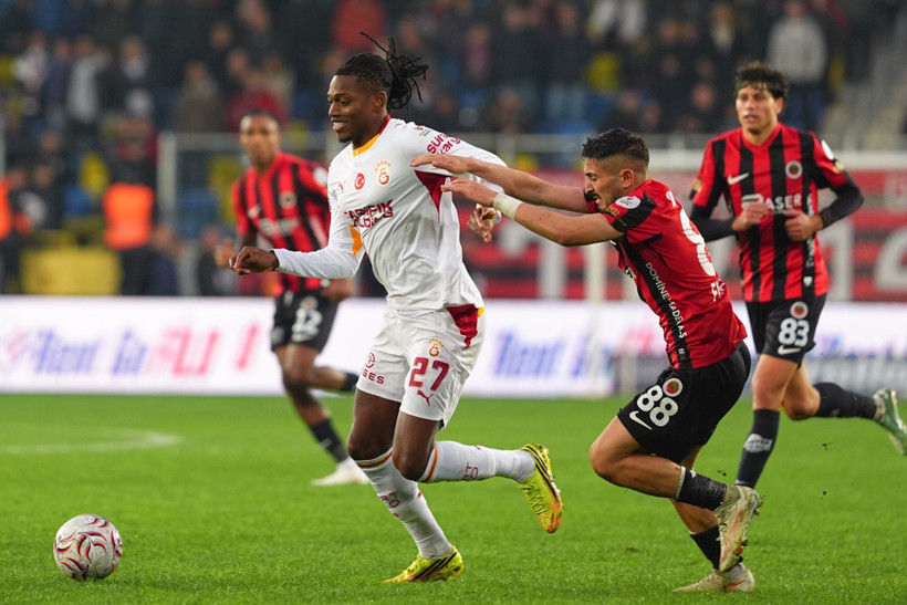 Türkiye'de milyonlar ödenip "patates" çıkan 10 futbolcu - Resim : 1