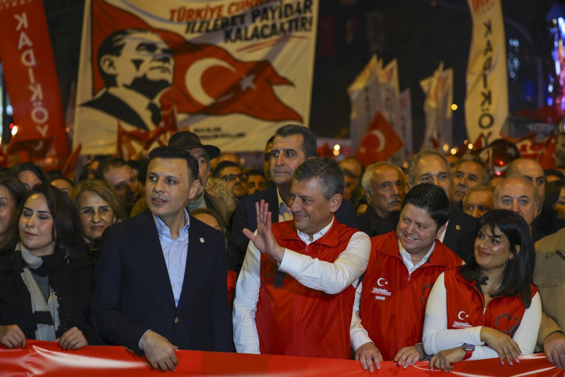 Özgür Özel: Cumhuriyetin yıkılmasına izin vermeyeceğiz - Resim : 3