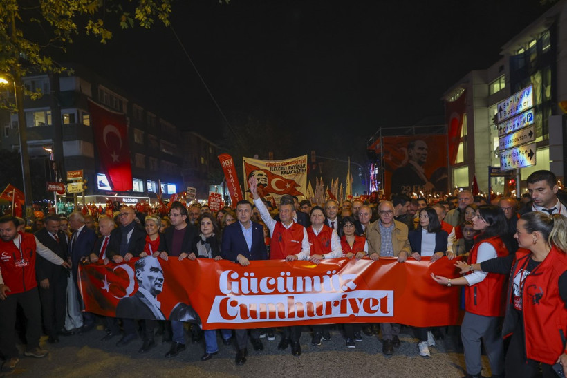 Özgür Özel: Cumhuriyetin yıkılmasına izin vermeyeceğiz - Resim : 5