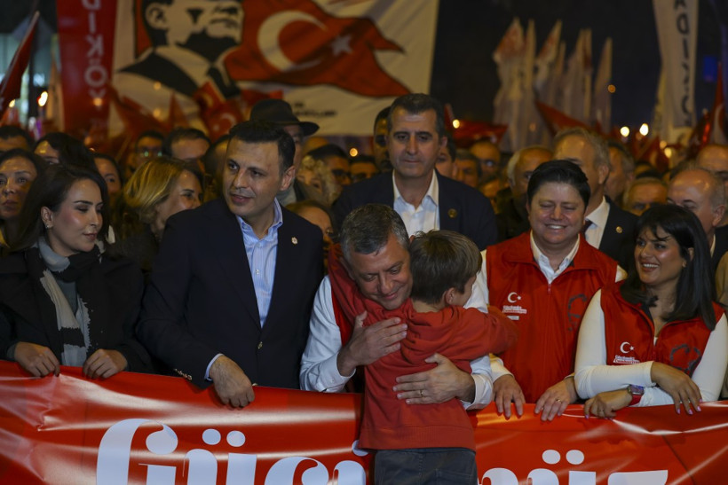 Özgür Özel: Cumhuriyetin yıkılmasına izin vermeyeceğiz - Resim : 4