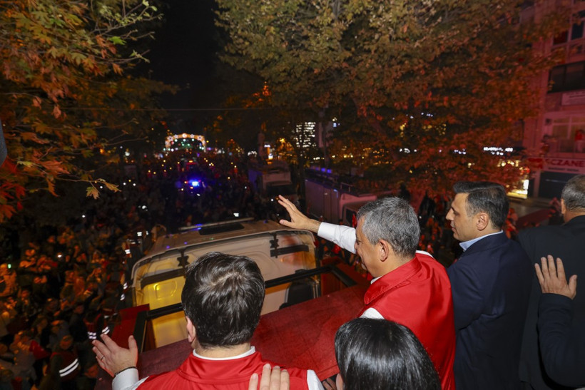 Özgür Özel: Cumhuriyetin yıkılmasına izin vermeyeceğiz - Resim : 11