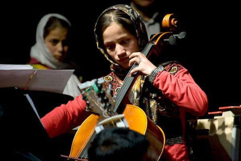 Afganistan'da m&uuml;zik yasaklandı. Enstr&uuml;manları saklayıp gizlice &ccedil;alıyorlar. - Resim : 1