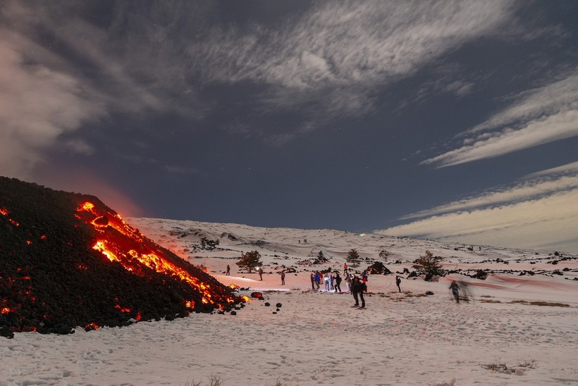 Etna'da lav akışı devam ediyor - Resim : 1