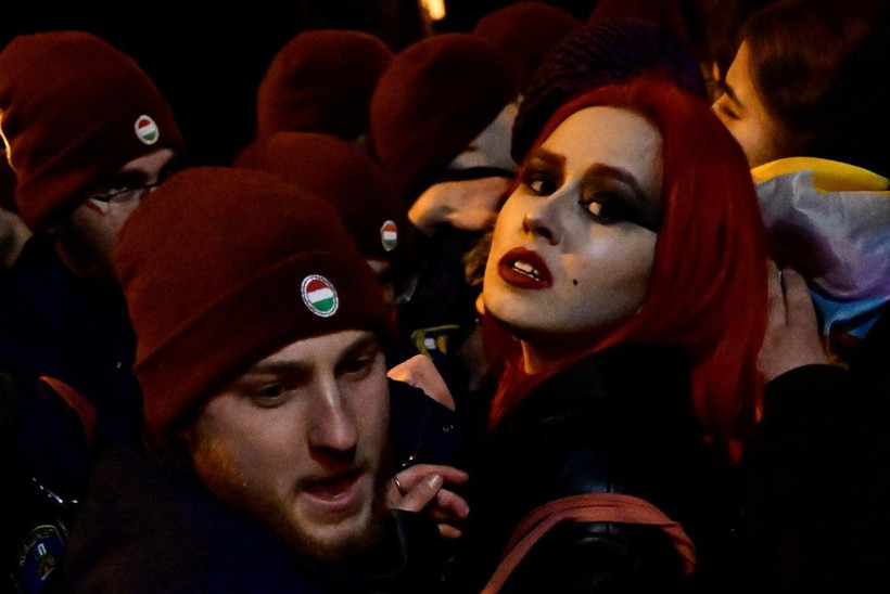 AB ülkesindeki LGBTİ+ yasağı protesto edildi, vali protestoculara destek çıktı - Resim: 13