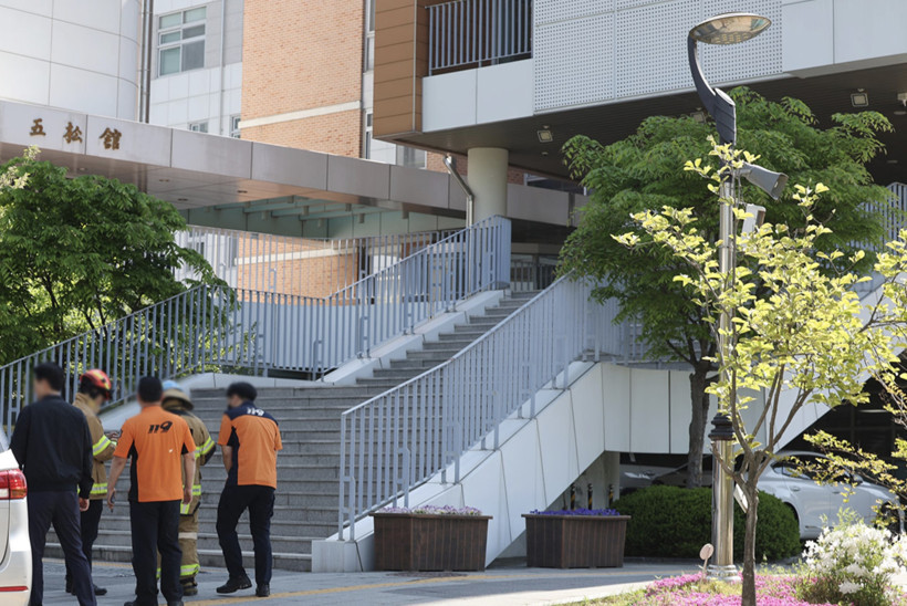 Lise öğrencisi okulda bıçakla dehşet saçtı - Resim : 1