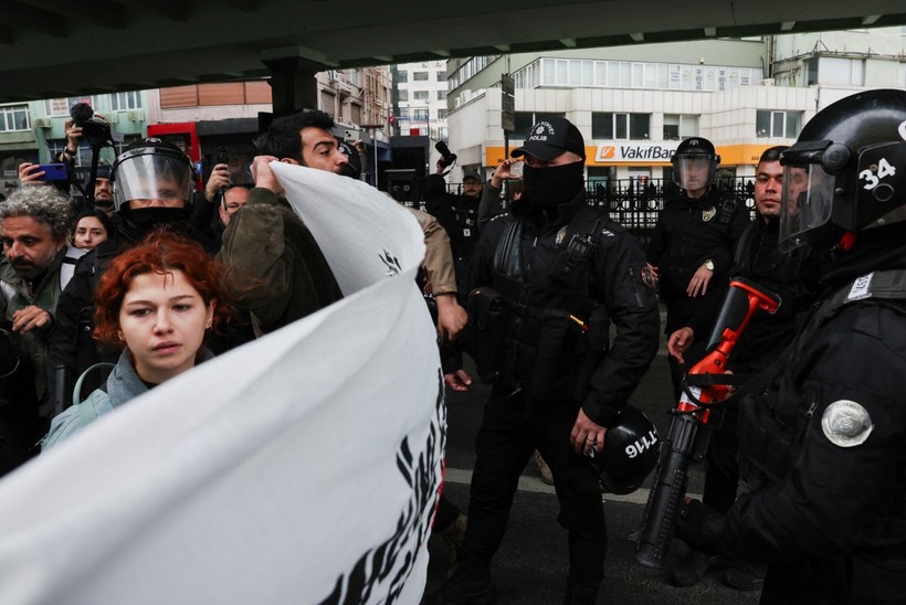 Fotoğraflarla yaka paça 1 Mayıs - Resim: 12
