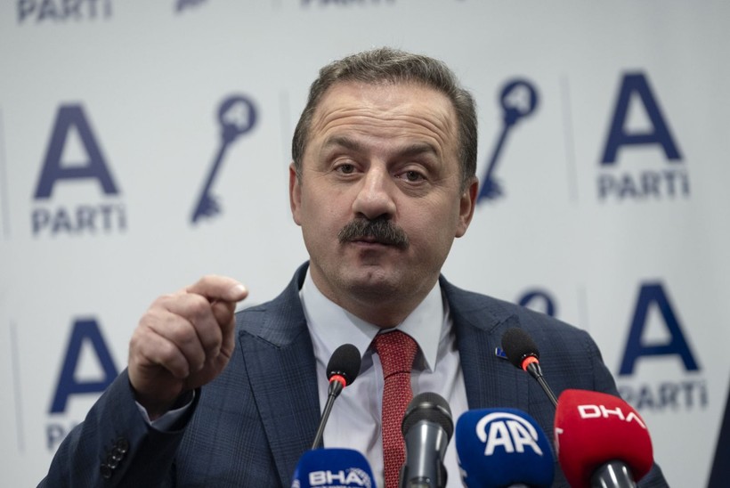 Siyasilerden Özel'e saldırı tepkileri: Tesadüf diyenin aklına şaşarım - Resim: 9