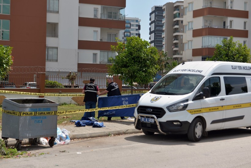 Çöpten kağıda sarılı insan kafatası çıktı - Resim : 1
