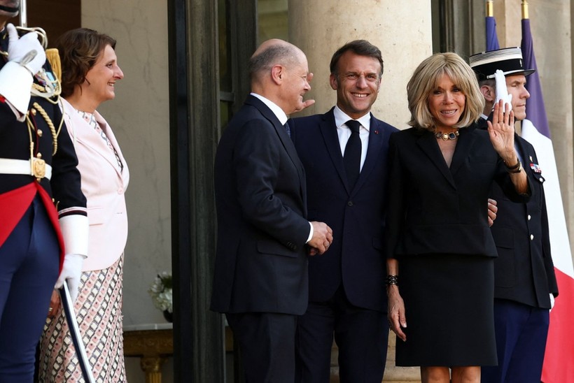 Uzmanı, Macron ve eşinin beden dilini yorumladı: Gerçekten kavga mı ettiler? - Resim: 3