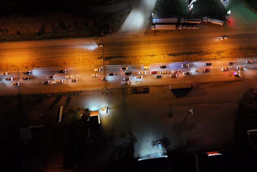 43 ilin geçiş güzergahında gece yarısı trafik yoğunluğu - Resim : 1