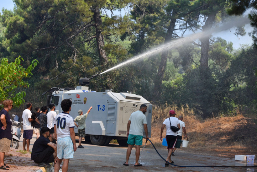 Antalya'da 4 ilçede orman yangını: Evler tahliye edildi - Resim : 10