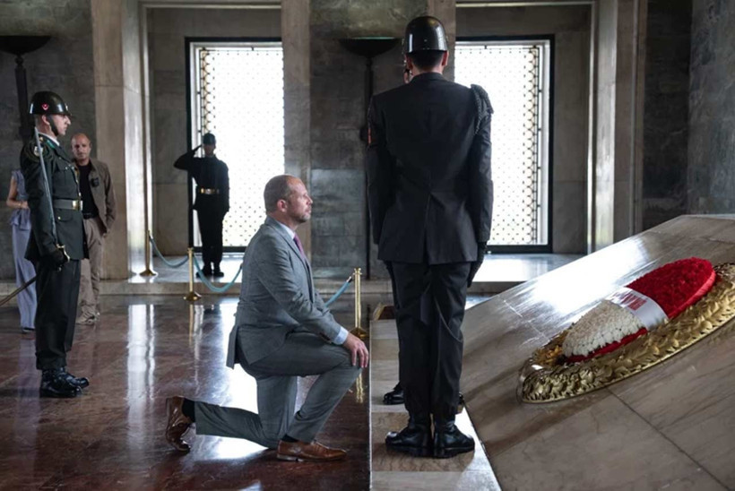 Bir Türk askerinin, bir halk önderinin, bir laik devrimcinin huzurunda - Resim : 1