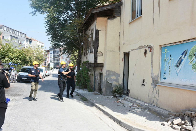 Balıkesir sındırgı depreminde hasar tespit çalışmaları sona yaklaştı - Resim : 3