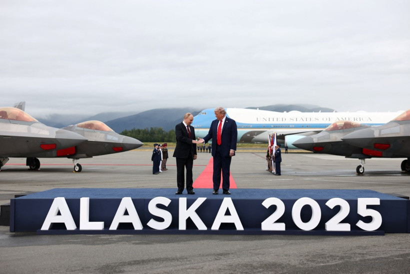 Trump ve Putin'in uçakları Alaska'ya indi: Barış çıkmazsa mutsuz olurum - Resim : 18