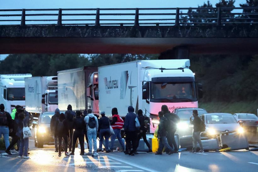 Fransa karıştı: "Her şeyi durdurun" eylemleri başladı - Resim : 2