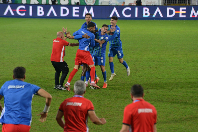 Çaykur Rizespor-Gençlerbirliği maçı 90'dan sonra başladı: 1 gol-1 penaltı kaçtı! - Resim : 1