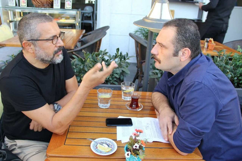 Bahçeli, Sırrı Süreyya’ya tabanca hediye etti - Resim : 1