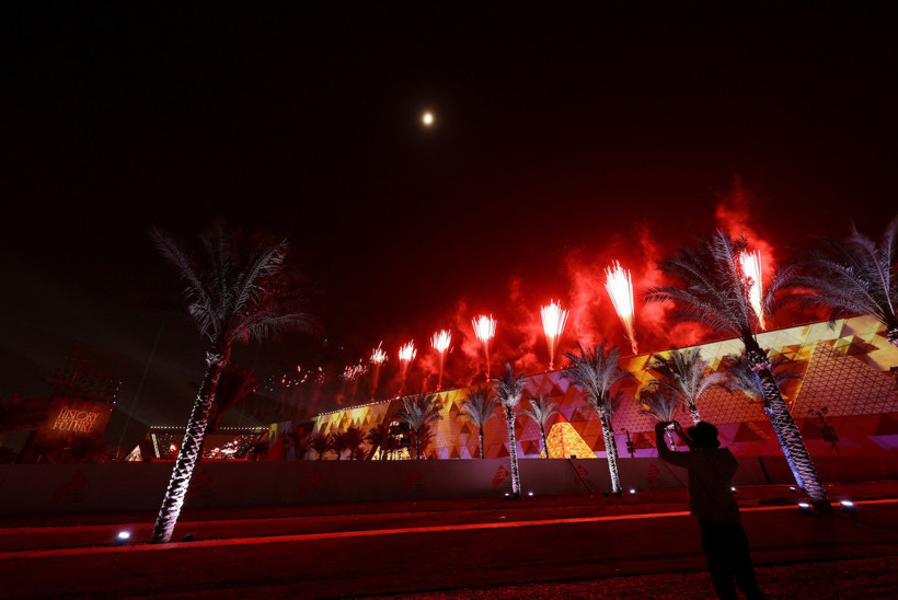 "Dördüncü Piramit" büyük gösterilerle açıldı - Resim : 1