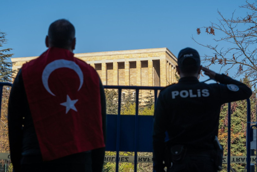 Hayat durdu: Bir millet Atasını andı - Resim: 24