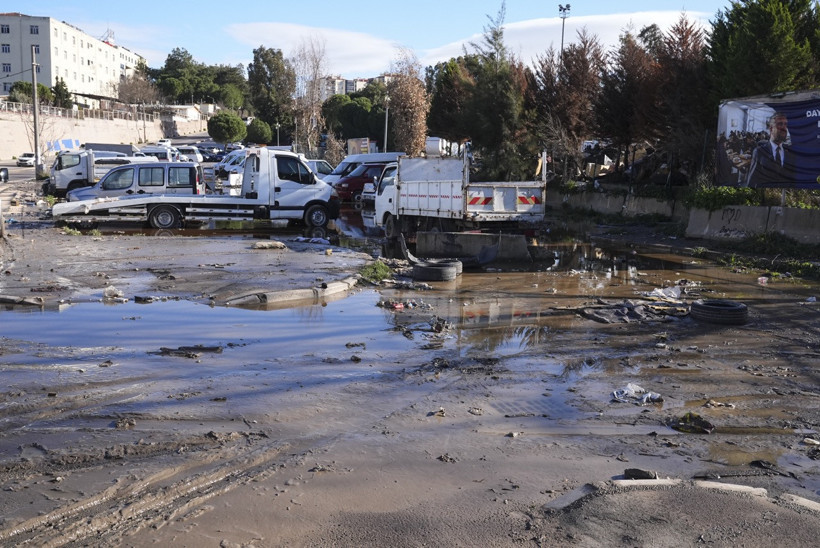 İzmir’i sağanak vurdu: 320 konut, 78 iş yeri su altında - Resim : 3